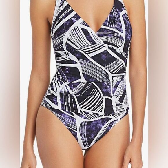 La Blanca Women's  Underwire Cross-wrap One Piece Swimsuit - Picture 8 of 10